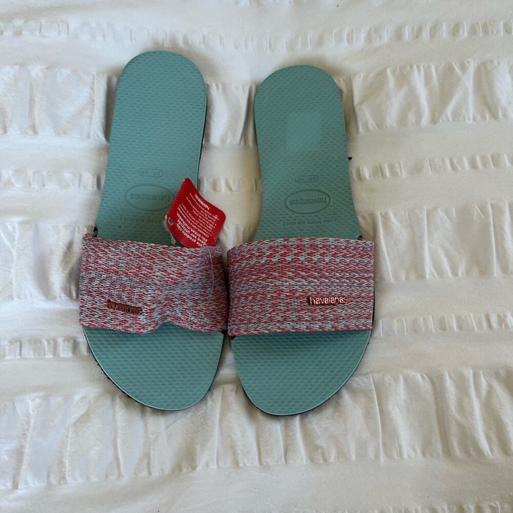 New with tags Havaianas slides. Size 9/10